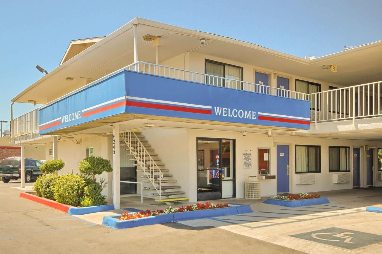 Motel 6-Fresno, Ca - Blackstone North Екстер'єр фото