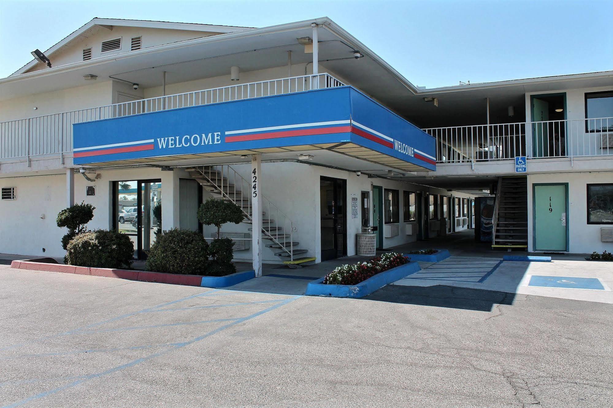 Motel 6-Fresno, Ca - Blackstone North Екстер'єр фото